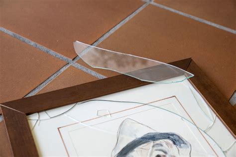 How to Ship Picture Frames with Glass: A Comprehensive Guide and the Art of Fragile Deliveries